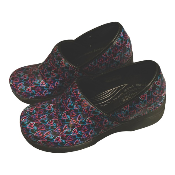 Easy Works by Easy Street nursing clogs in size 7M. Hearts design. GUC - Picture 2 of 6